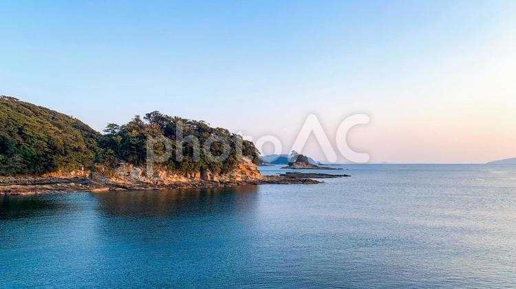 佐世保の夕焼けに染まる海岸風景 佐世保,夕焼け,海岸の写真素材