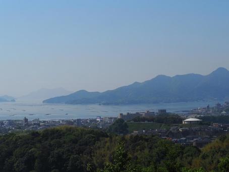 宮島サービスエリアから見た瀬戸内海の眺望 宮島サービスエリアから見た瀬戸内海の眺望の写真
