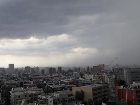 都会の雨柱 都会の雨柱の写真