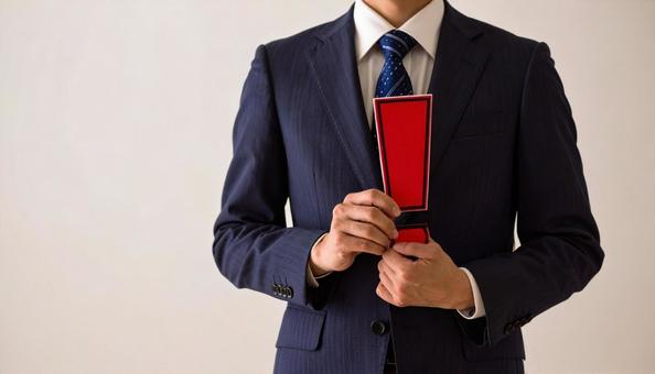 注意! !を手に持つ日本人ビジネスマン 注意! !を手に持つ日本人ビジネスマンの写真