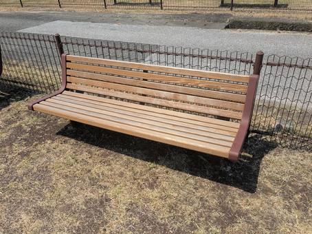公園のベンチ(木目) 公園のベンチ(木目)の写真
