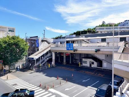 Photo, 追浜駅, station building, in front of the station, 