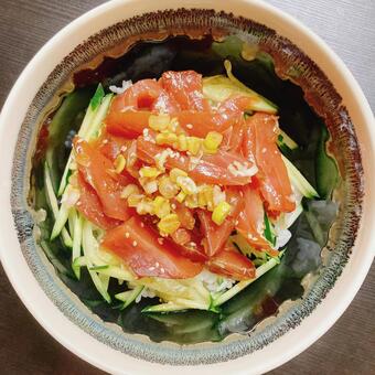 まぐろ海鮮丼 家飯,マグロ,丼ぶりの写真素材
