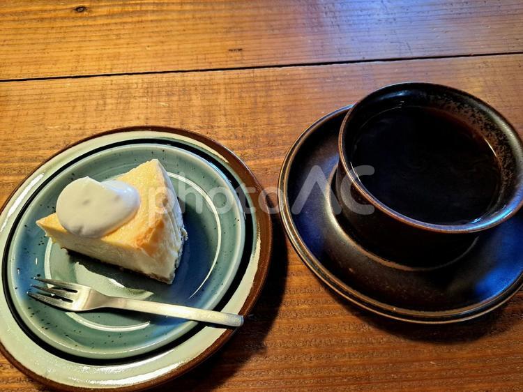 ニューヨークチーズケーキとコーヒー 食べ物,甘味,デザートの写真素材