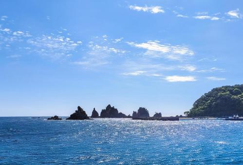 南伊豆町大瀬から見る蓑掛岩 蓑掛岩,蓑掛島,静岡県の写真素材