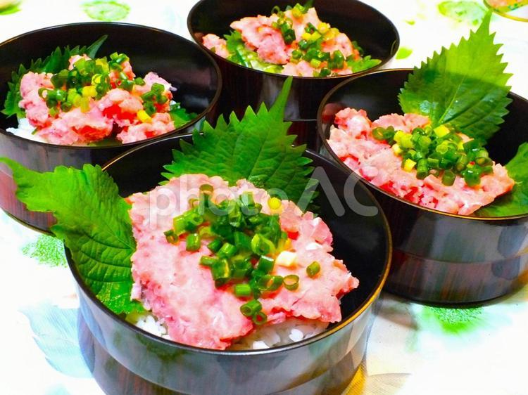 脂ののった美味しい鮪剥き身丼　アップ 鮪,剝き身,すきみの写真素材