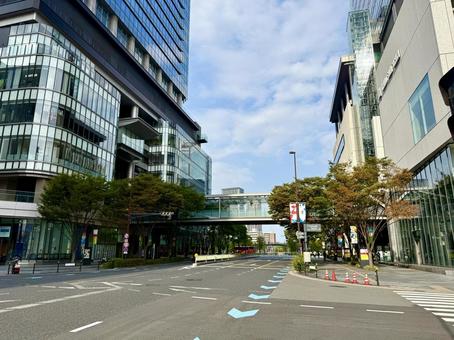 朝の大阪梅田　ショッピングモール前 梅田,大阪市,府中の写真素材