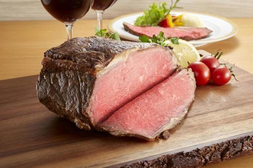 ローストビーフの塊肉 ローストビーフの塊肉 ローストビーフ,塊,牛肉の写真素材