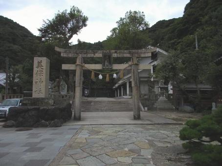 島根県-美保神社-鳥居と社号標 島根県-美保神社-鳥居と社号標の写真