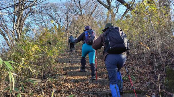 登山中の人 秋,快晴,晴れの写真素材
