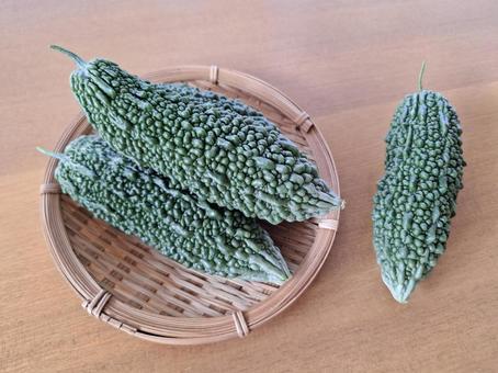 採れたて夏野菜ゴーヤのザル盛_7 採れたて夏野菜ゴーヤのザル盛_7 夏野菜,野菜,ゴーヤの写真素材