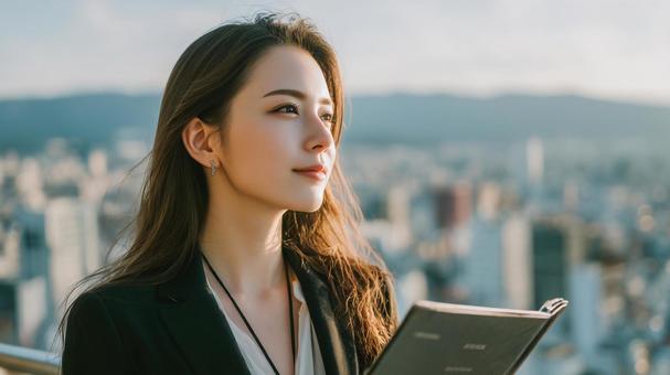 決意を秘めた女性の視線 決意を秘めた女性の視線の写真