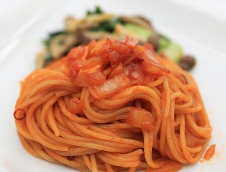 あり合わせ材料で作った賄いパスタ パスタ,スパゲッティ,賄いの写真素材