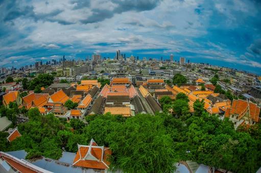 寺院屋根と都市の対比 寺院,オレンジの屋根,仏教建築の写真素材