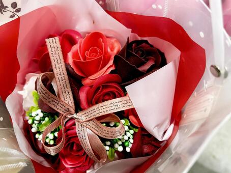 真っ赤なバラの贈り物 バラ,赤,綺麗の写真素材