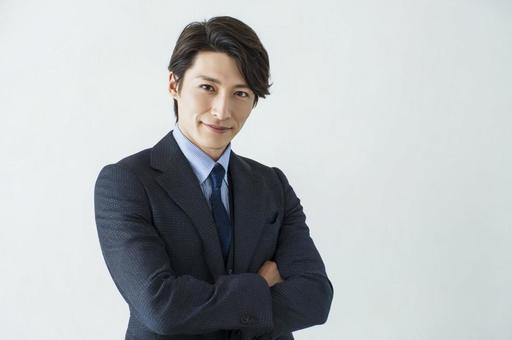 スーツ姿の若いビジネスマン-19 スーツ姿の若いビジネスマン-19の写真