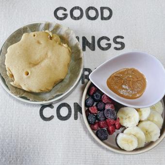 健康的な朝食 健康的な朝食 フルーツ,米粉パン,バナナの写真素材