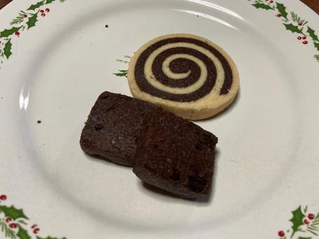 クッキーとショコラクッキー（クリスマス）の写真