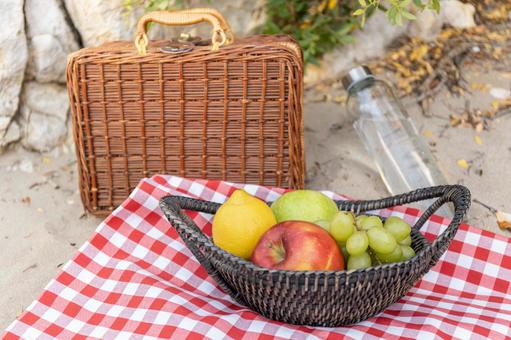 おしゃれなバスケットとカラフルなフルーツ フルーツ,バスケット,ぶどうの写真素材