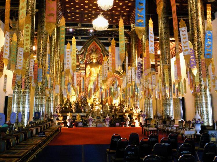 チェンマイ（タイ北部の観光地）市内の寺院（ワット・チェディールアン） タイ,チェンマイ,ワットの写真素材