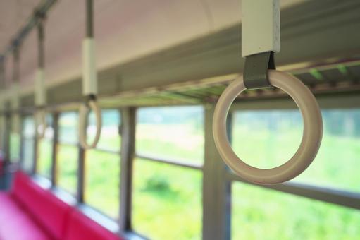 古い電車とつり革 古い電車とつり革 つり革,吊り革,電車の写真素材