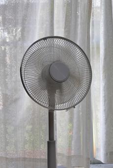 回転する扇風機 回転する扇風機 扇風機,夏,涼しいの写真素材