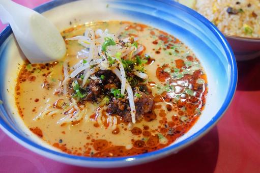 町中華の四川担々麺 町中華の四川担々麺 担々麺,タンタン麺,麺料理の写真素材