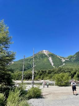 焼岳と夏の青空 焼岳と夏の青空 上高地,焼岳,長野の写真素材