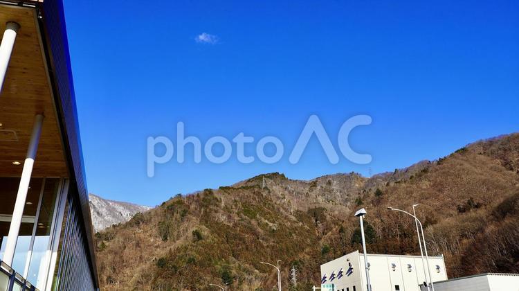 関越道下り線の谷川岳パーキングエリア 谷川岳,谷川岳パーキングエリア,パーキングエリアの写真素材