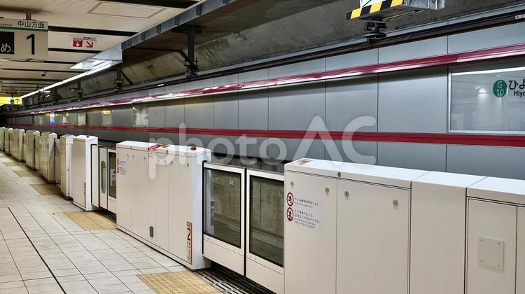 橫浜市営地下鉄グリーンライン　日吉駅構内 日吉駅,ホーム,地下鉄の写真素材