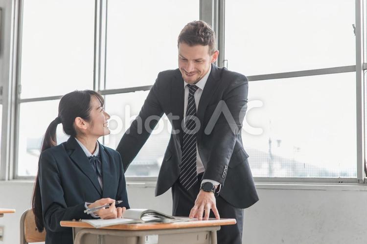 外国語の授業を受ける日本人の女子高生 高校生,授業,受験の写真素材