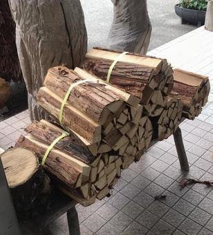 アウトドア(薪) アウトドア,薪,キャンプの写真素材