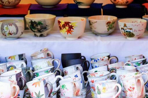 秋柄の和食器　紅葉模様のマグカップ・茶碗 和食器,陶器,マグカップの写真素材