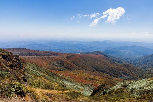 秋色に染まる　栗駒山の絶景 山,秋,紅葉の写真素材