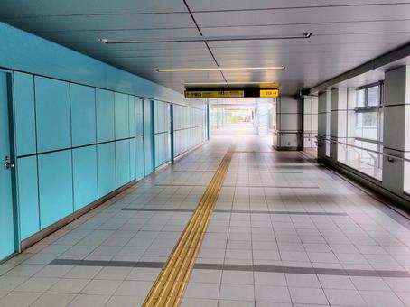 駅の出口通路 駅の出口通路 新橋,ゆりかもめ,新橋駅の写真素材