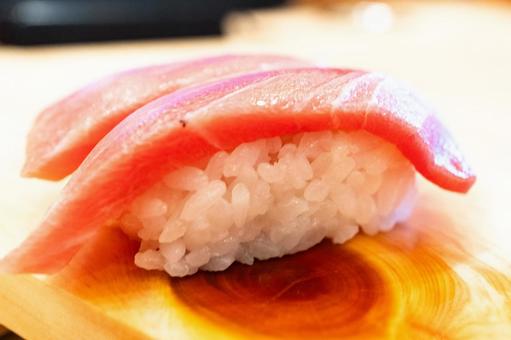 中トロのにぎり寿司 中トロのにぎり寿司 中トロ,握り寿司,寿司の写真素材