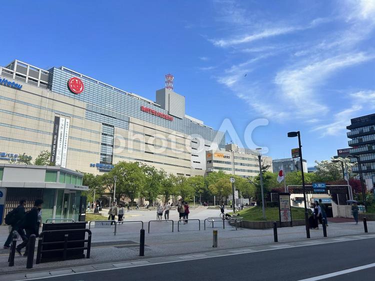 警固公園と福岡三越 警固公園,福岡三越,西鉄福岡天神駅の写真素材