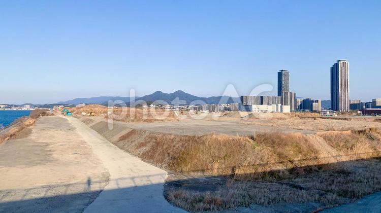 都市開発が進む埋立地の新興エリア 埋立地,都市開発,新興住宅地の写真素材