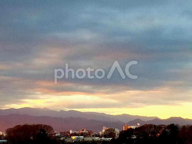 山と夕焼け 日暮れ,雲,空の写真素材