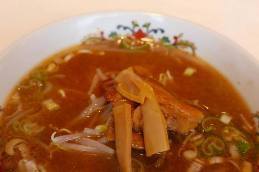 中華料理店のみそラーメン 中華料理店のみそラーメン みそ,ラーメン,シナチクの写真素材