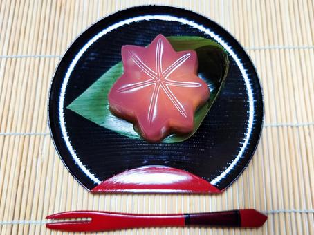 秋の和菓子(紅葉) 秋の和菓子(紅葉) 秋の和菓子,和菓子,秋の写真素材