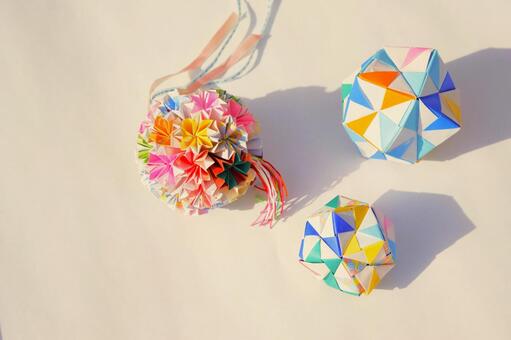 折り紙のくす玉　3つ 折り紙,24面体,くす玉の写真素材