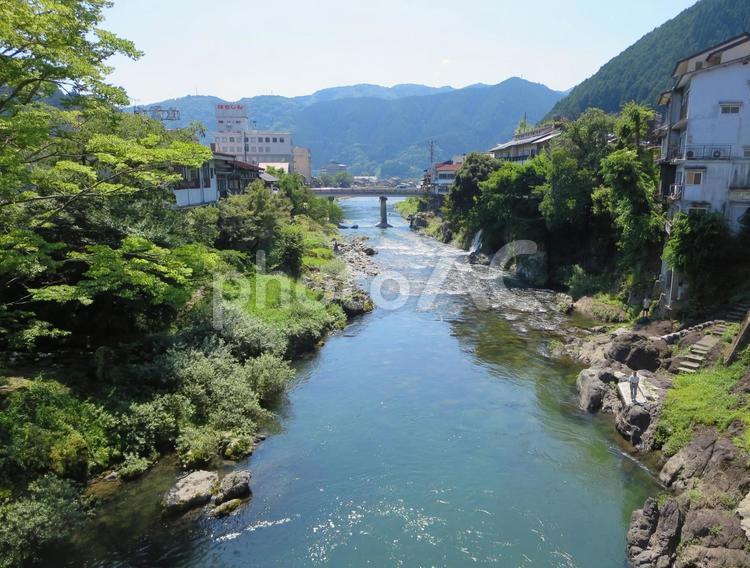 郡上八幡の街並みと吉田川 郡上八幡,吉田川,清流の写真素材