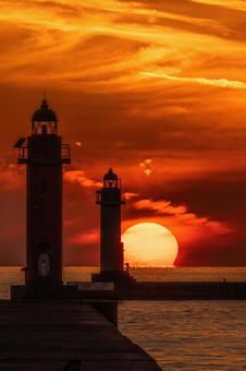 夕日 夕日,ダルマ夕日,灯台の写真素材