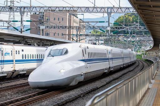 駅を通過する東海道山陽新幹線N700A 駅を通過する東海道山陽新幹線N700A 東海道,山陽,新幹線の写真素材