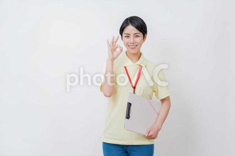 OKサインをする介護士の女性。 提案,介護,介護福祉士の写真素材