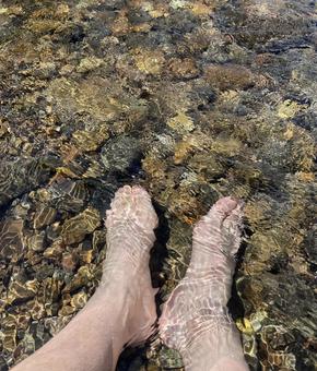 足を冷やす 足を冷やす 足,水,清涼感の写真素材
