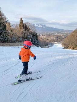 スキーをする子供 雪,スキー,初心者の写真素材