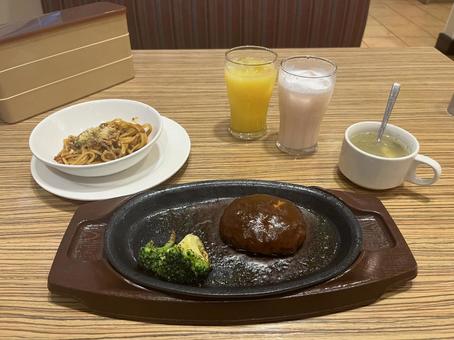 子供の頃の夢ディナーセット 子供の頃の夢ディナーセット ディナー,夜ご飯,ご飯の写真素材