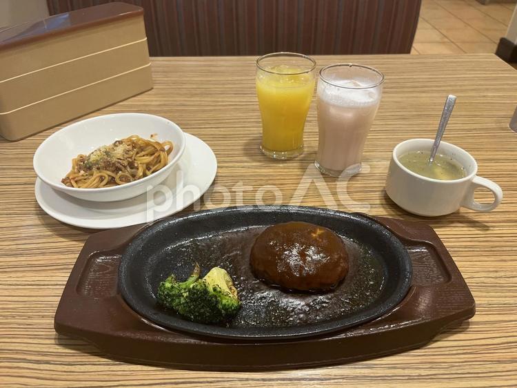 子供の頃の夢ディナーセット ディナー,夜ご飯,ご飯の写真素材